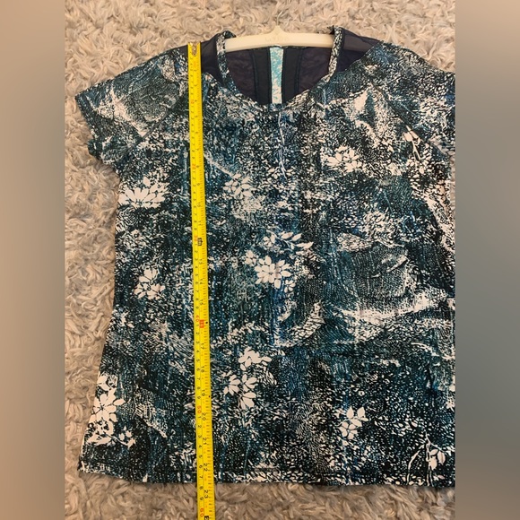 Lululemon Seek The Heat Short Sleeve top
Wildwood White Multi/Nocturnal Teal - Picture 9 of 11